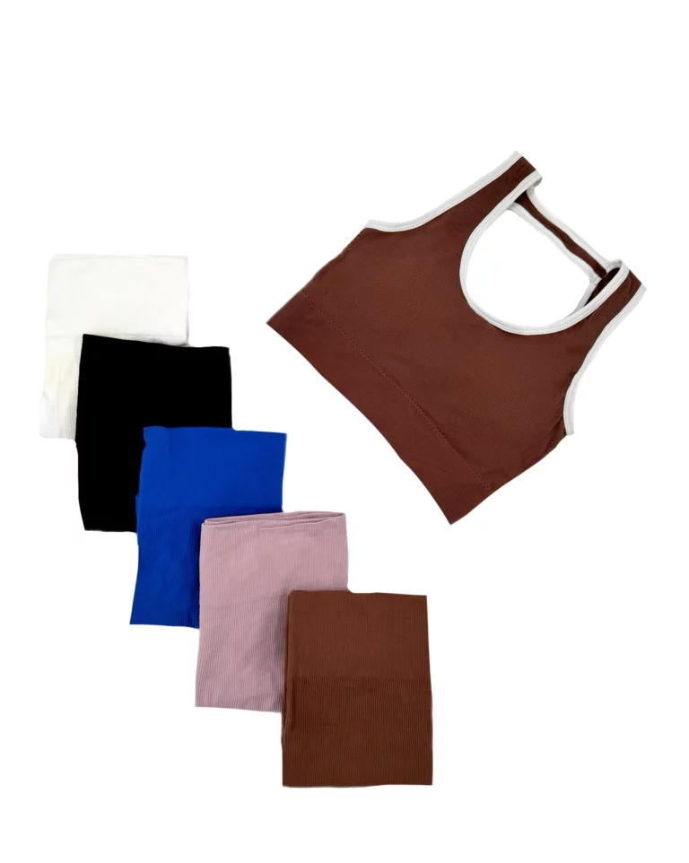 ست نیم‌تنه و شورتک ورزشی زنانه