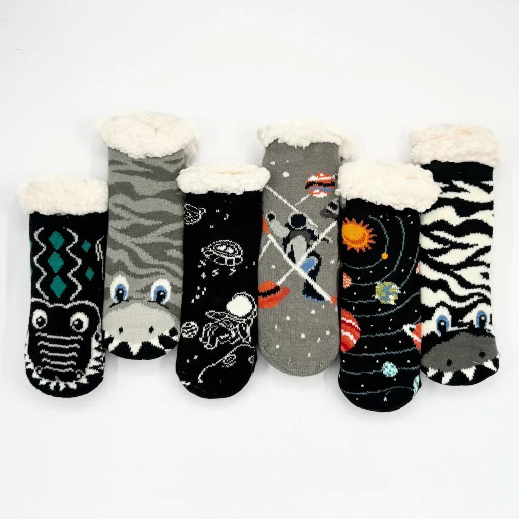 پاپوش بچگانه بافت تو پشمي