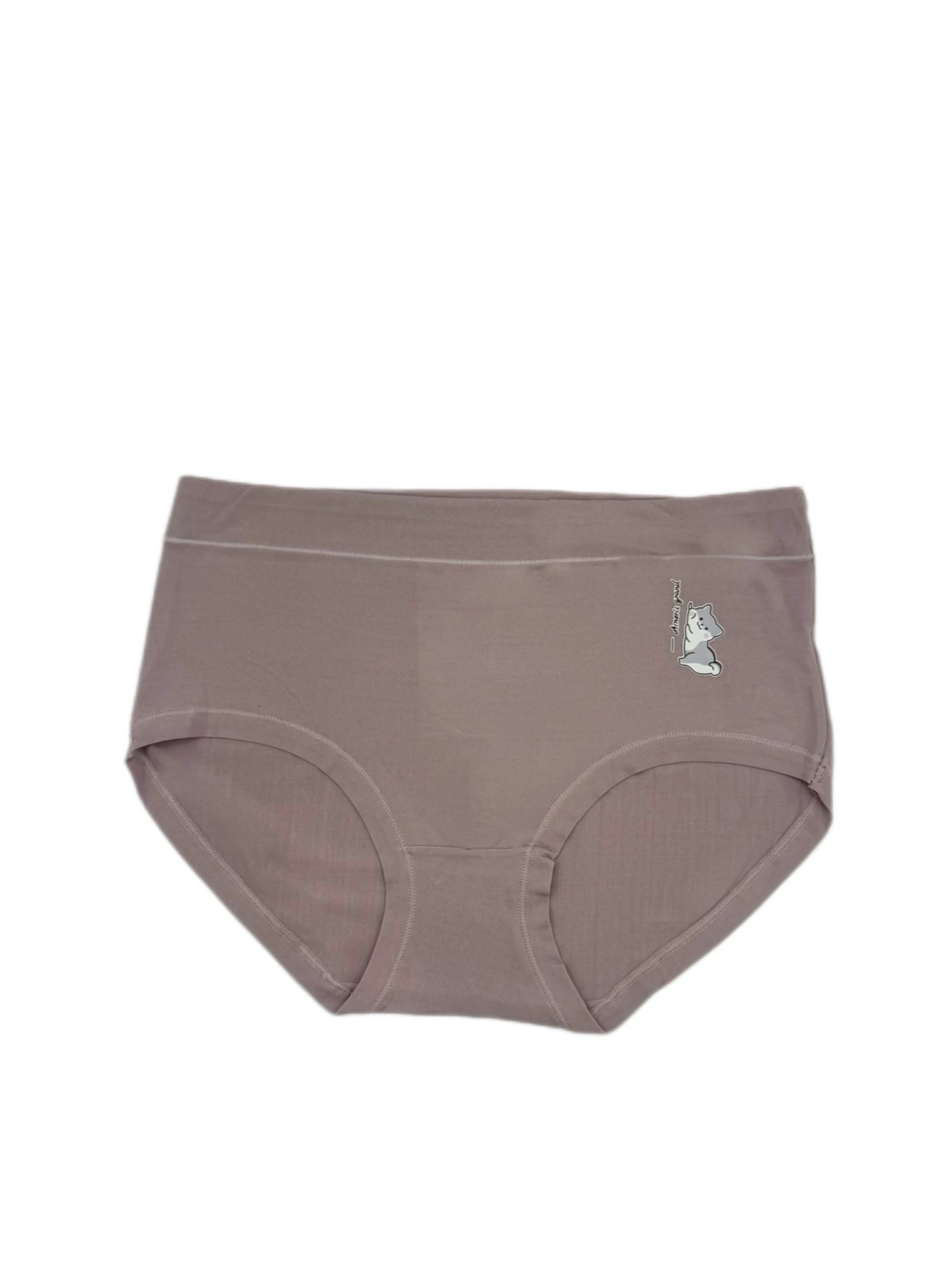 شورت زنانه کنار گربه